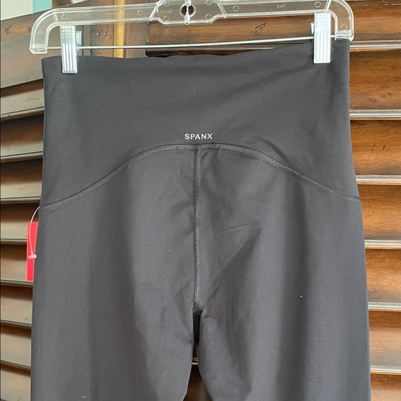 NWT $110 SPANX Black Leggings with Silver Star Accents Large - Picture 7 of 8